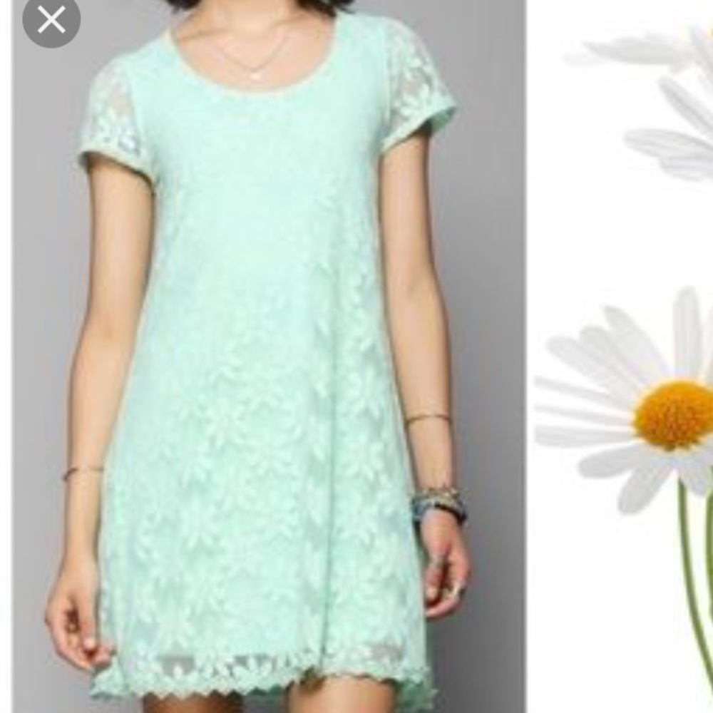 NWOT! Kimchi Blue MINT Daisy Print Lace Dress!